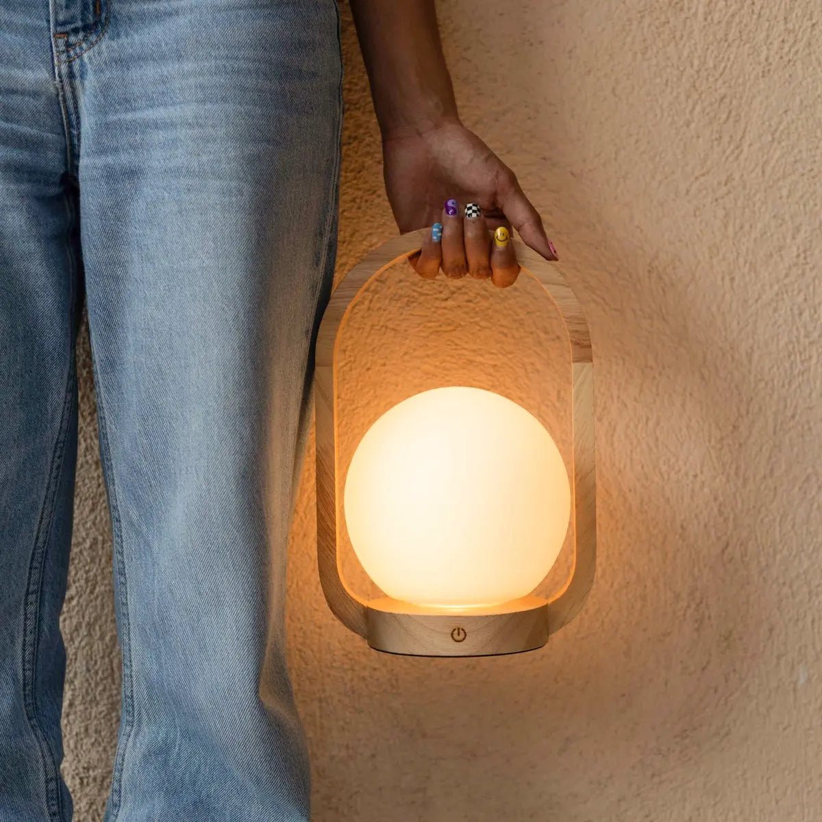 Skye Kabellose Tischlampe aus Holz – Dimmbar & Wiederaufladbar