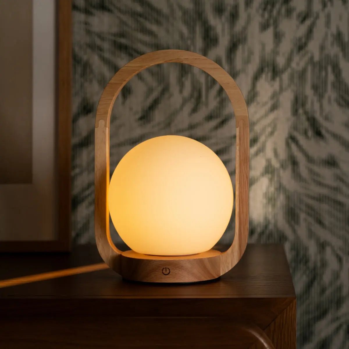 Skye Kabellose Tischlampe aus Holz – Dimmbar & Wiederaufladbar
