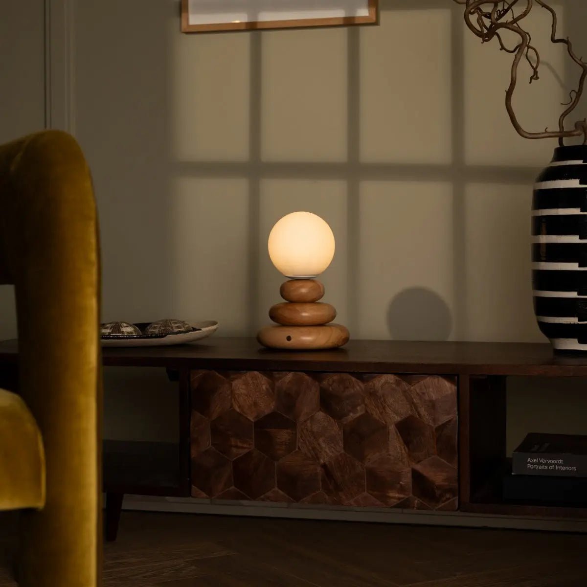 Isabella Tischlampe – Holz & Glas, Kabellos & Dimmbar