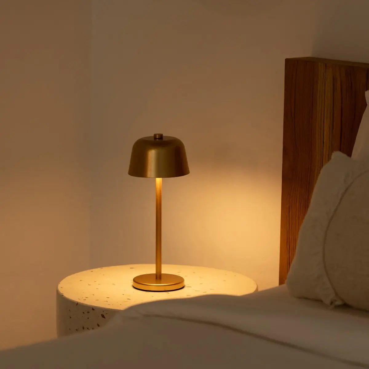 Anton Gold – Wiederaufladbare Tischlampe aus Metall