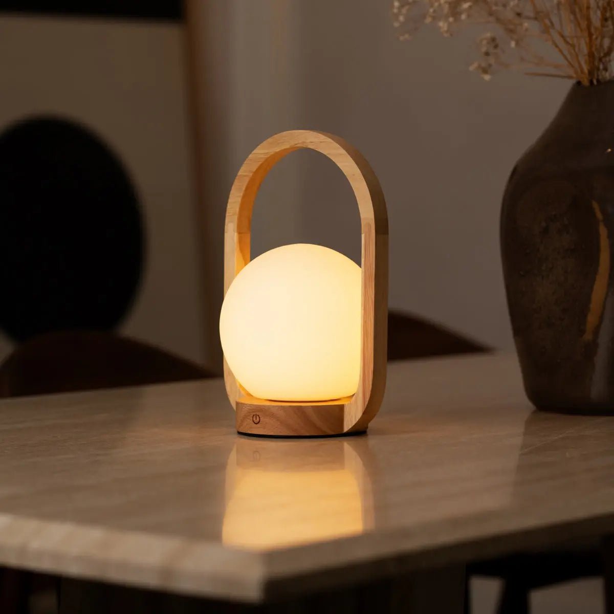 Skye Kabellose Tischlampe aus Holz – Dimmbar & Wiederaufladbar
