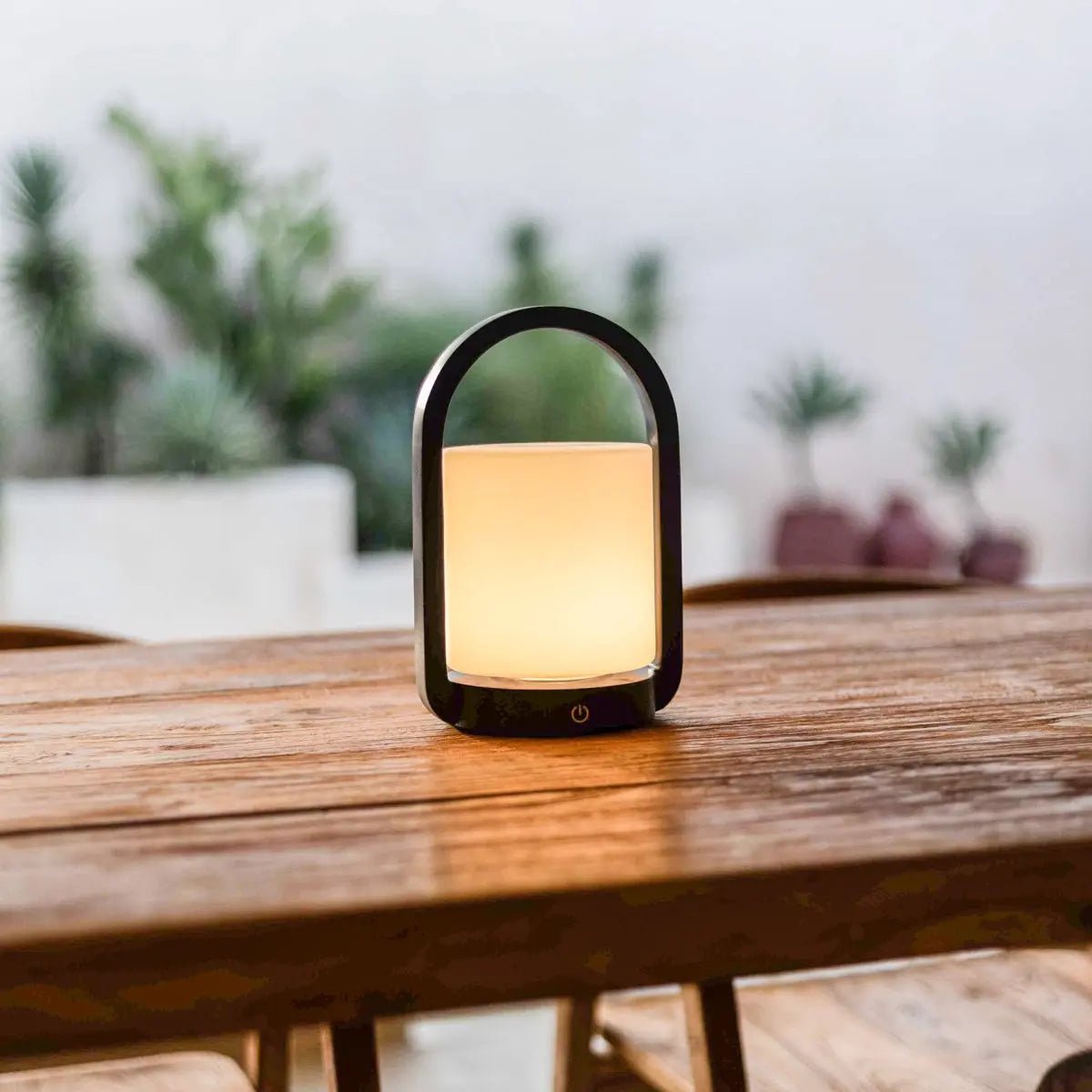 George dunkelbraune Holzlampe – wiederaufladbar, dimmbar und tragbar