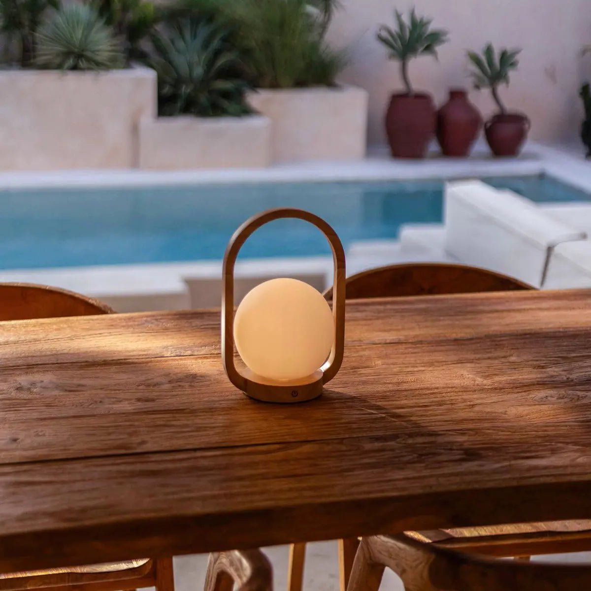 Skye Kabellose Tischlampe aus Holz – Dimmbar & Wiederaufladbar