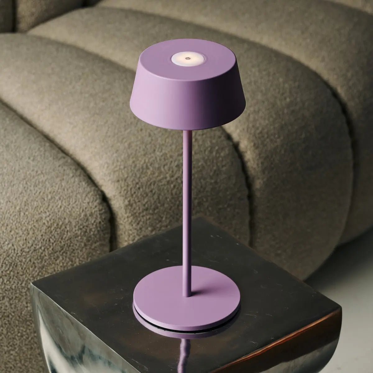 Hugo Violet Lila Tischlampe – Dimmbar, kabellos & wiederaufladbar