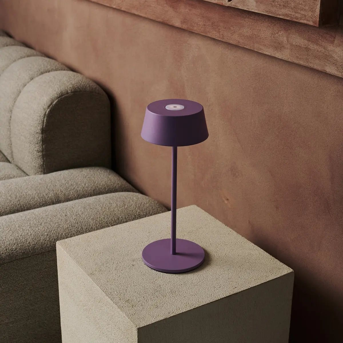 Hugo Violet Lila Tischlampe – Dimmbar, kabellos & wiederaufladbar