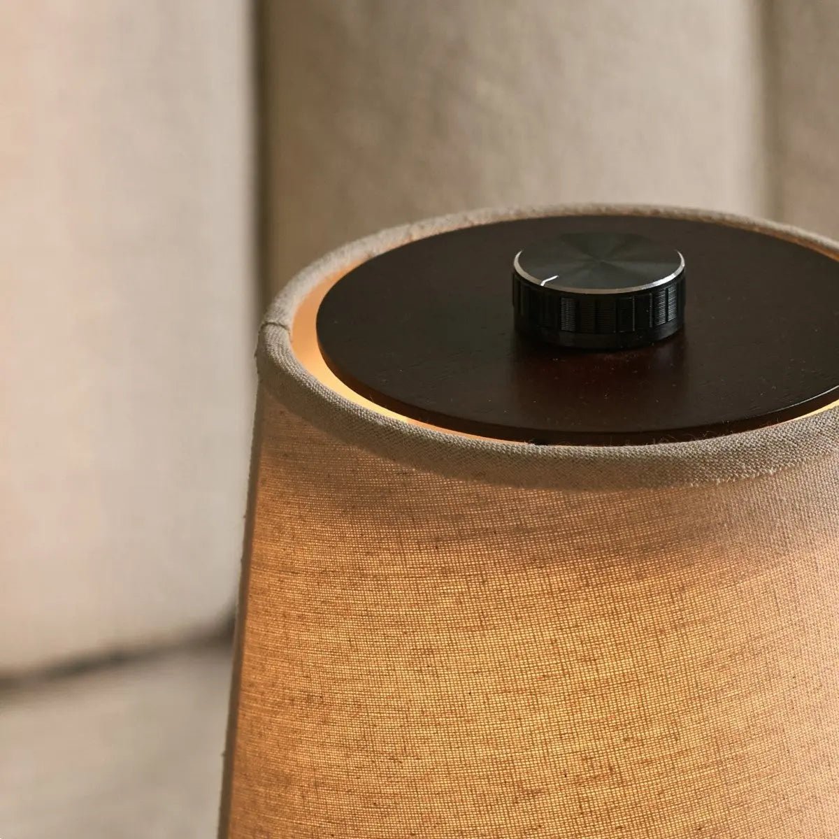 Rover Dunkelbraune Holzlampe – wiederaufladbar, kabellos & dimmbar