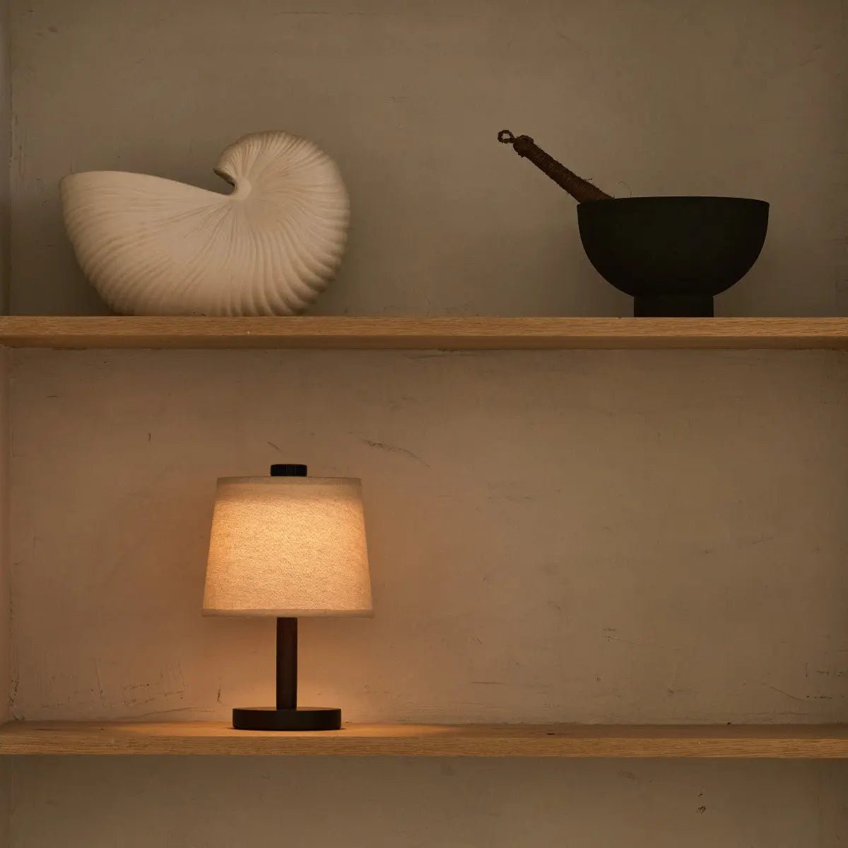 Rover Dunkelbraune Holzlampe – wiederaufladbar, kabellos & dimmbar