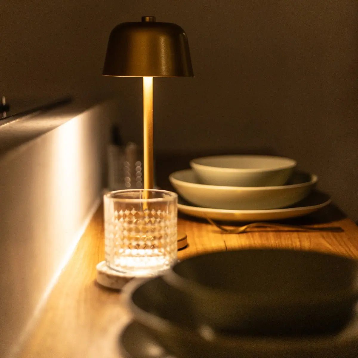 Anton Gold – Wiederaufladbare Tischlampe aus Metall