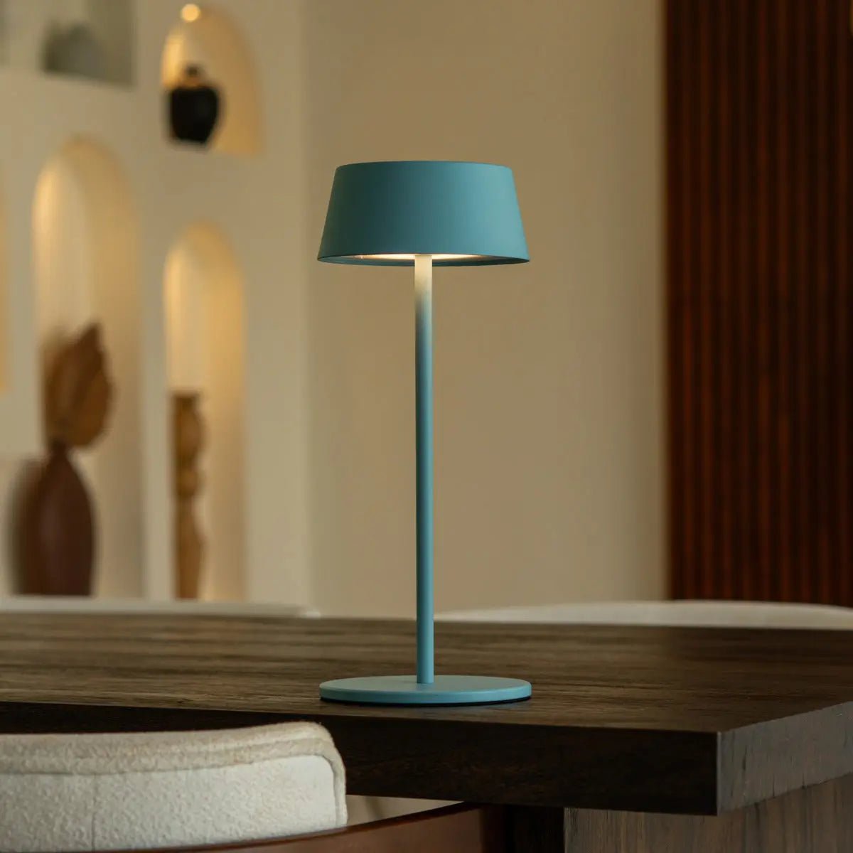 Hugo Tischlampe Amsterdam Blue – Wiederaufladbar, kabellos & dimmbar