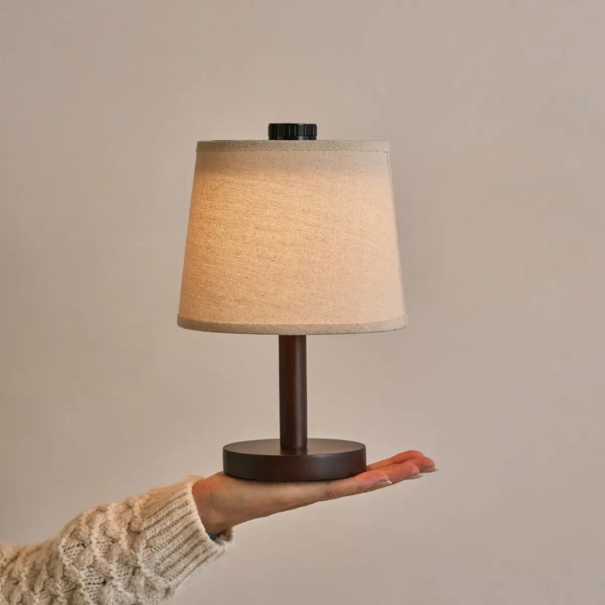 Rover Dunkelbraune Holzlampe – wiederaufladbar, kabellos & dimmbar