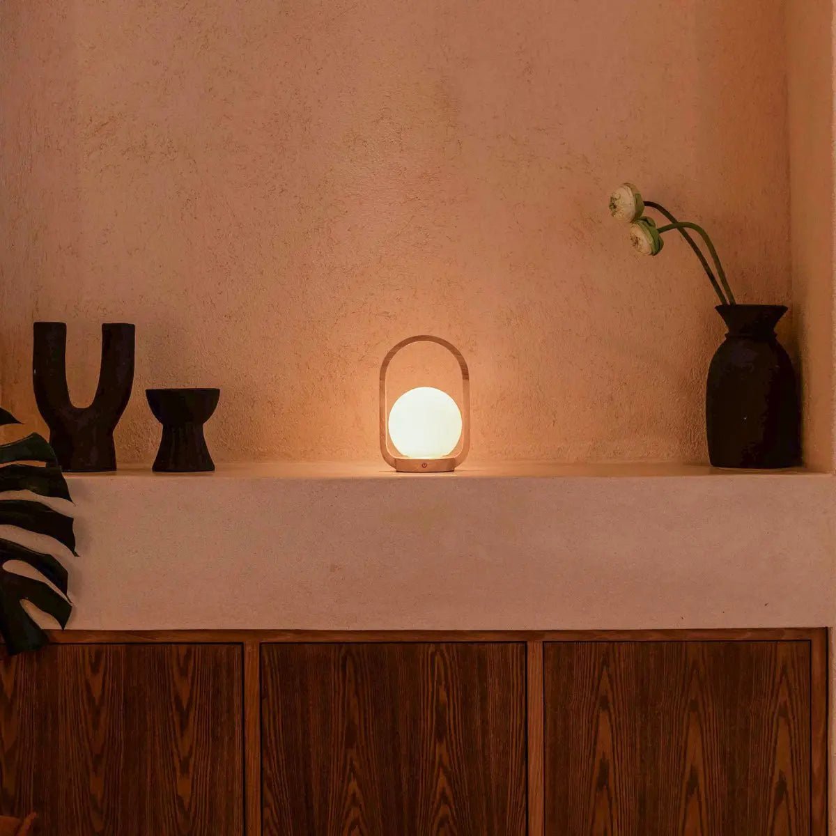 Skye Kabellose Tischlampe aus Holz – Dimmbar & Wiederaufladbar