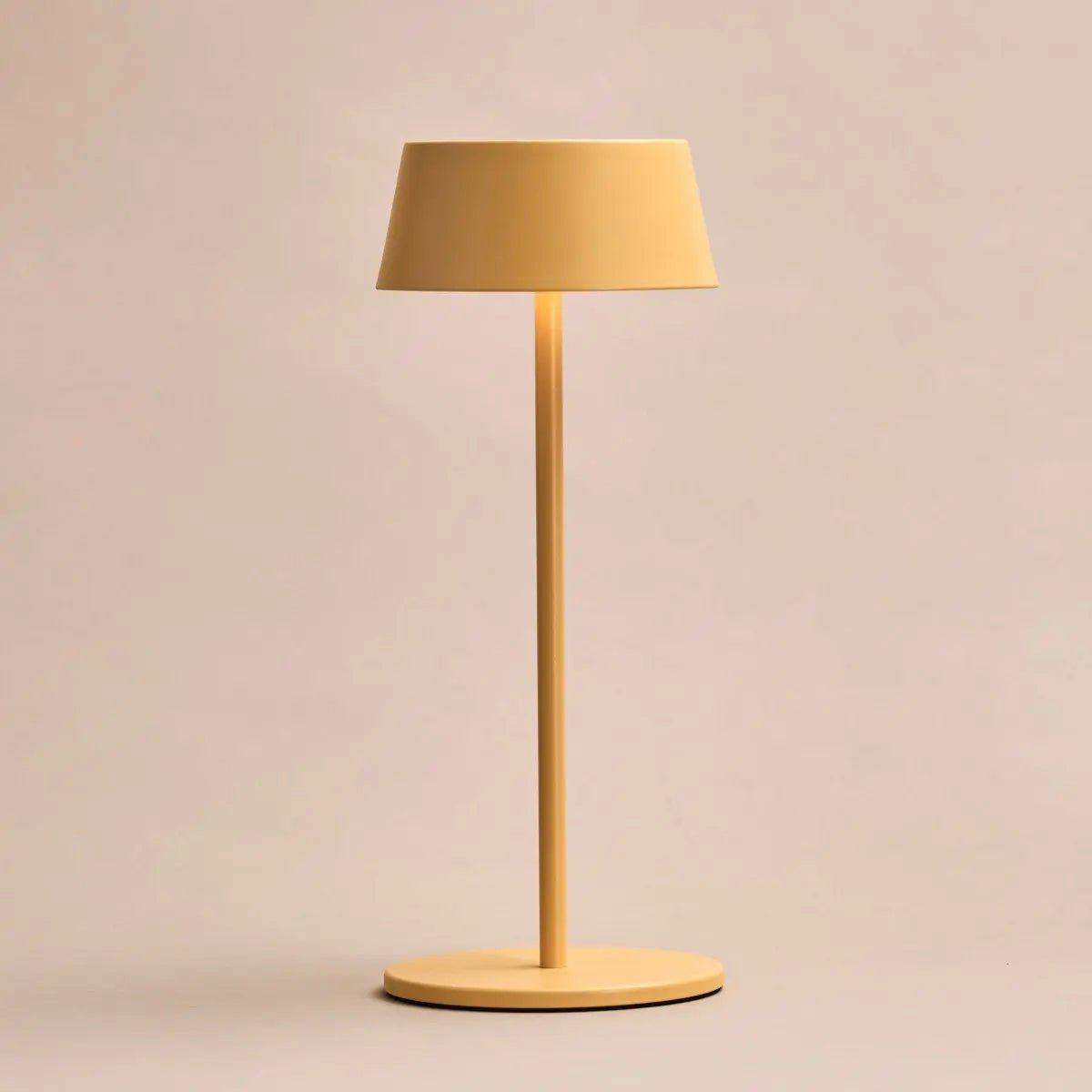 Hugo Tischlampe Amber Yellow – kabellos, dimmbar & wiederaufladbar