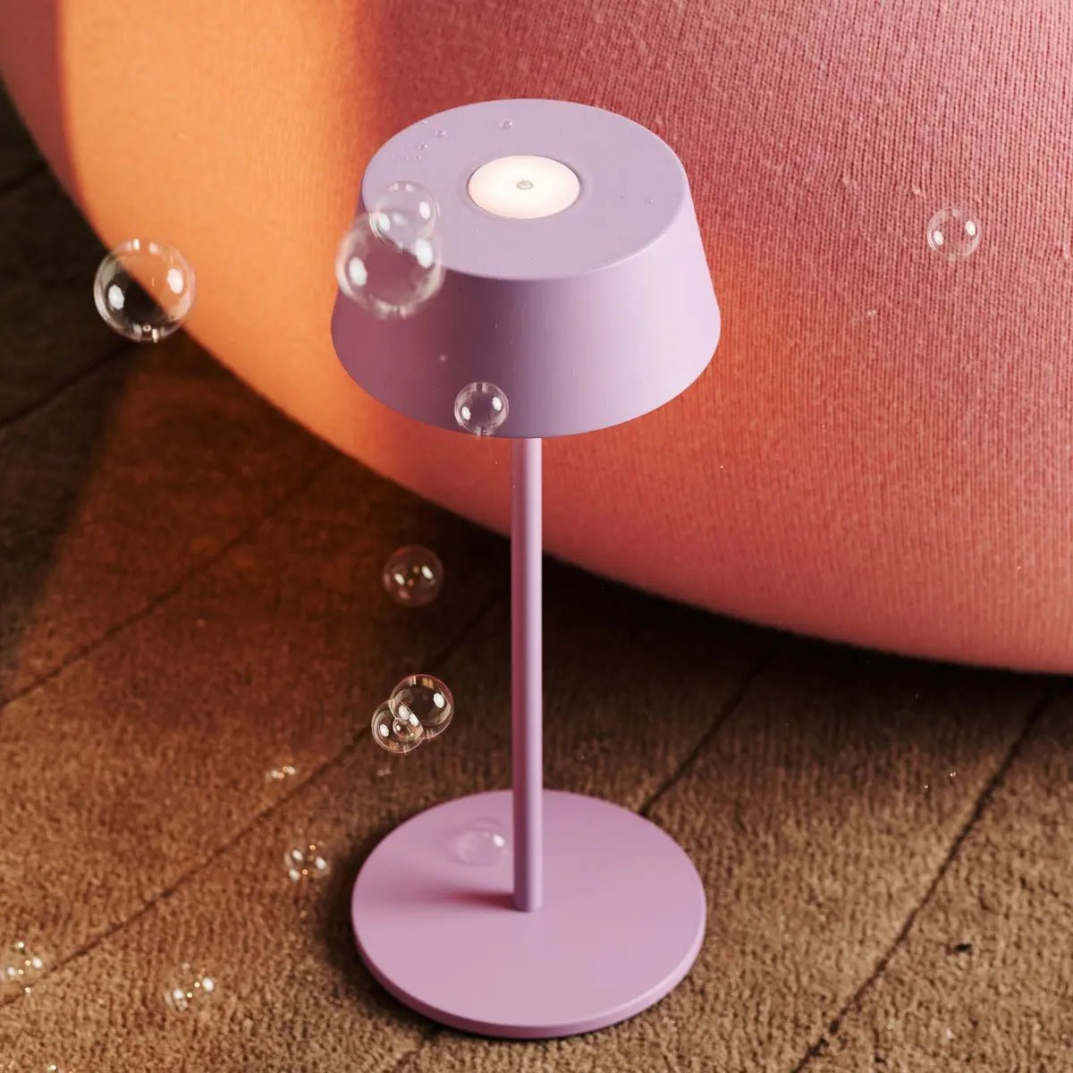 Hugo Violet Lila Tischlampe – Dimmbar, kabellos & wiederaufladbar
