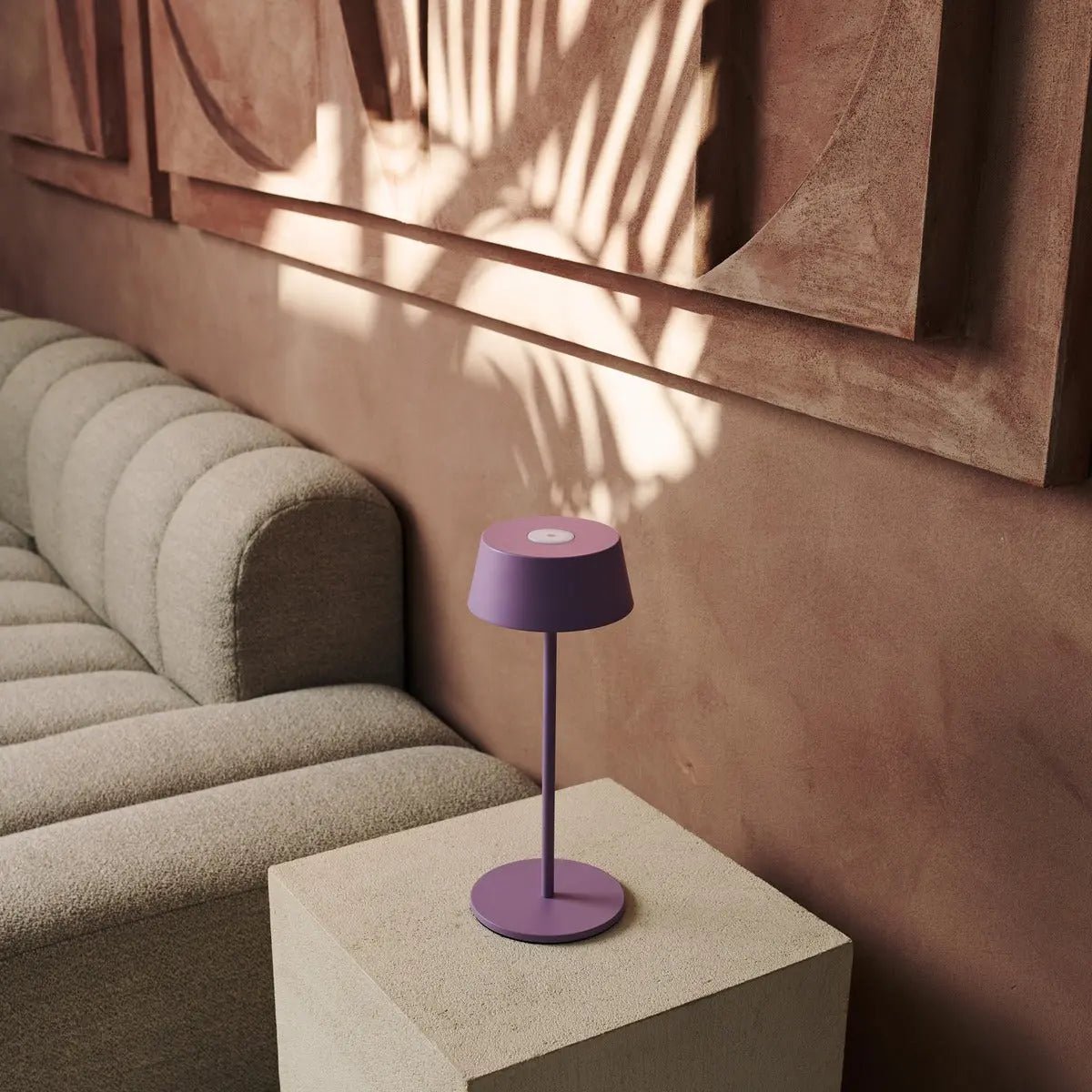 Hugo Violet Lila Tischlampe – Dimmbar, kabellos & wiederaufladbar