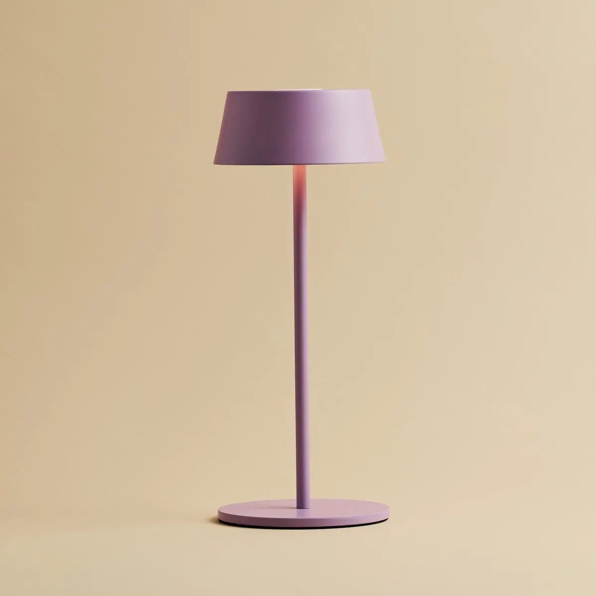 Hugo Violet Lila Tischlampe – Dimmbar, kabellos & wiederaufladbar