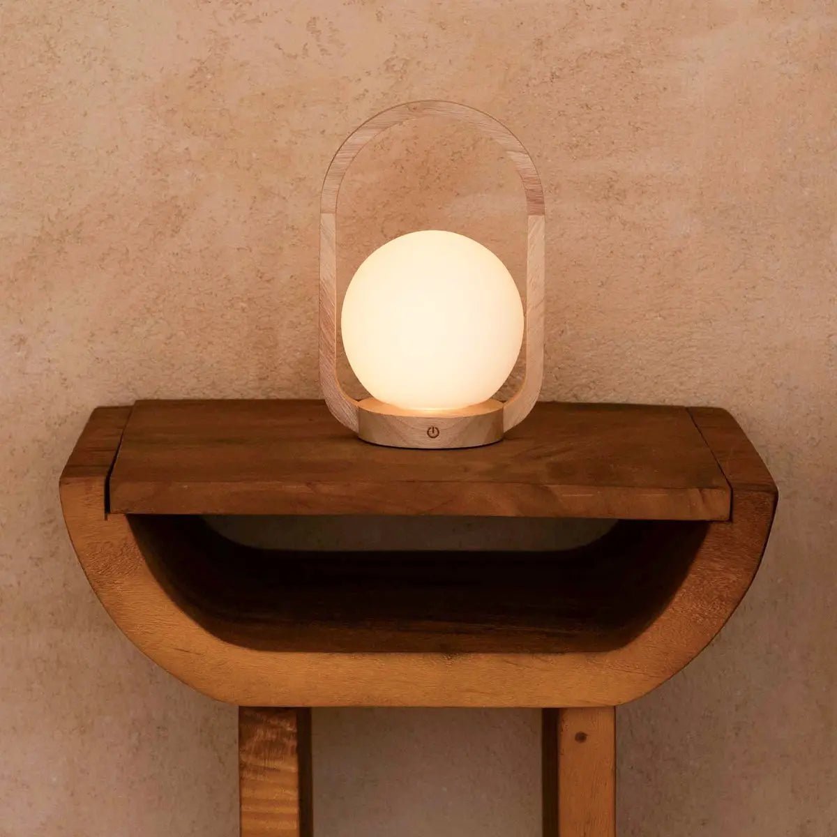 Skye Kabellose Tischlampe aus Holz – Dimmbar & Wiederaufladbar