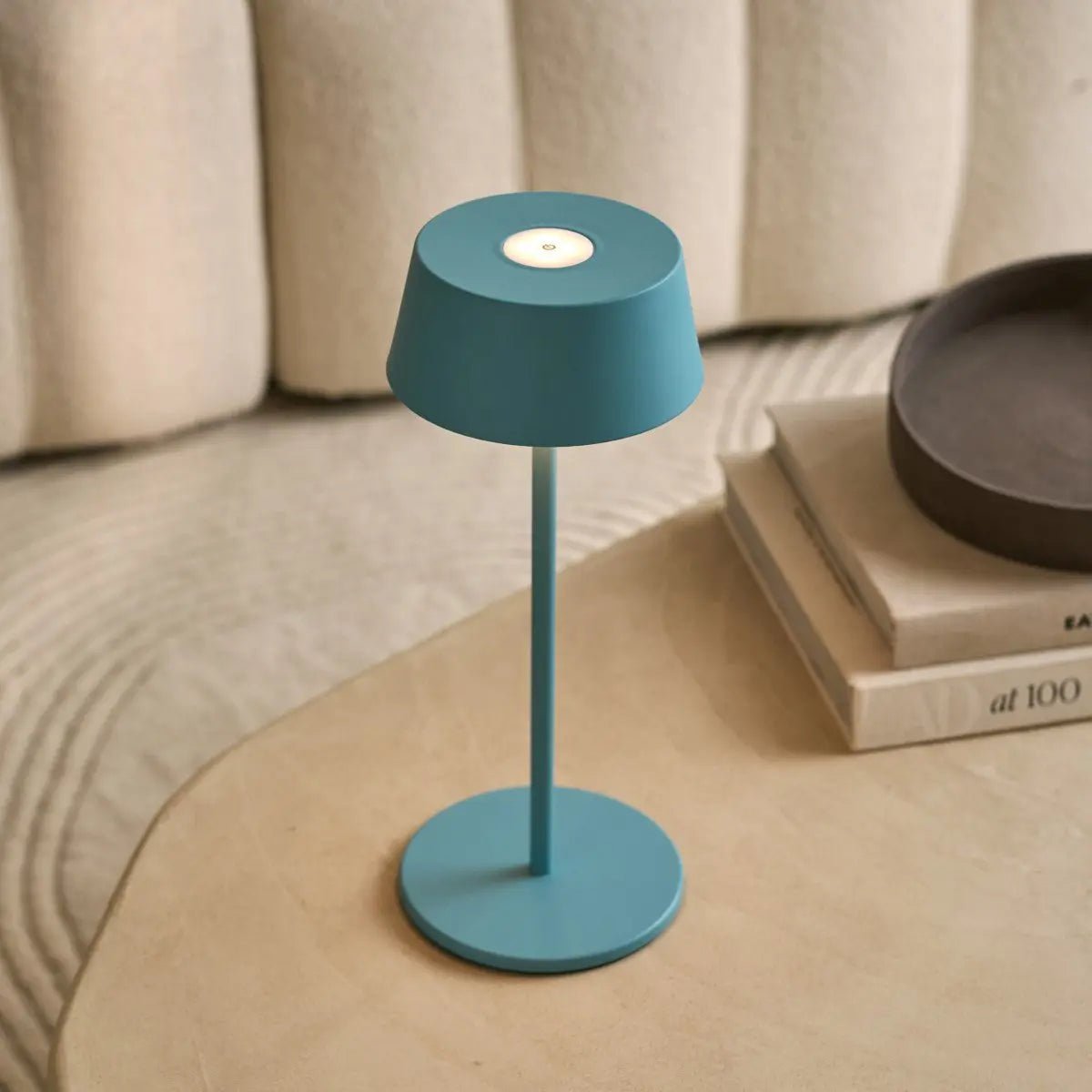 Hugo Tischlampe Amsterdam Blue – Wiederaufladbar, kabellos & dimmbar