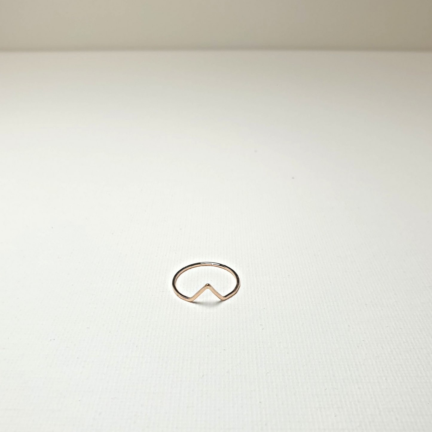 Chevron-Ring aus Gold, 1 mm