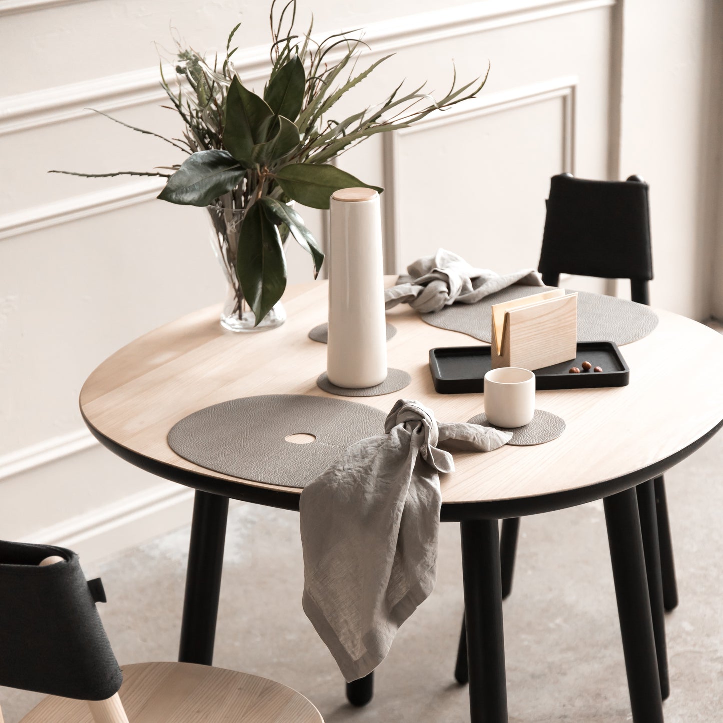 Tischset aus veganem Leder in Beige