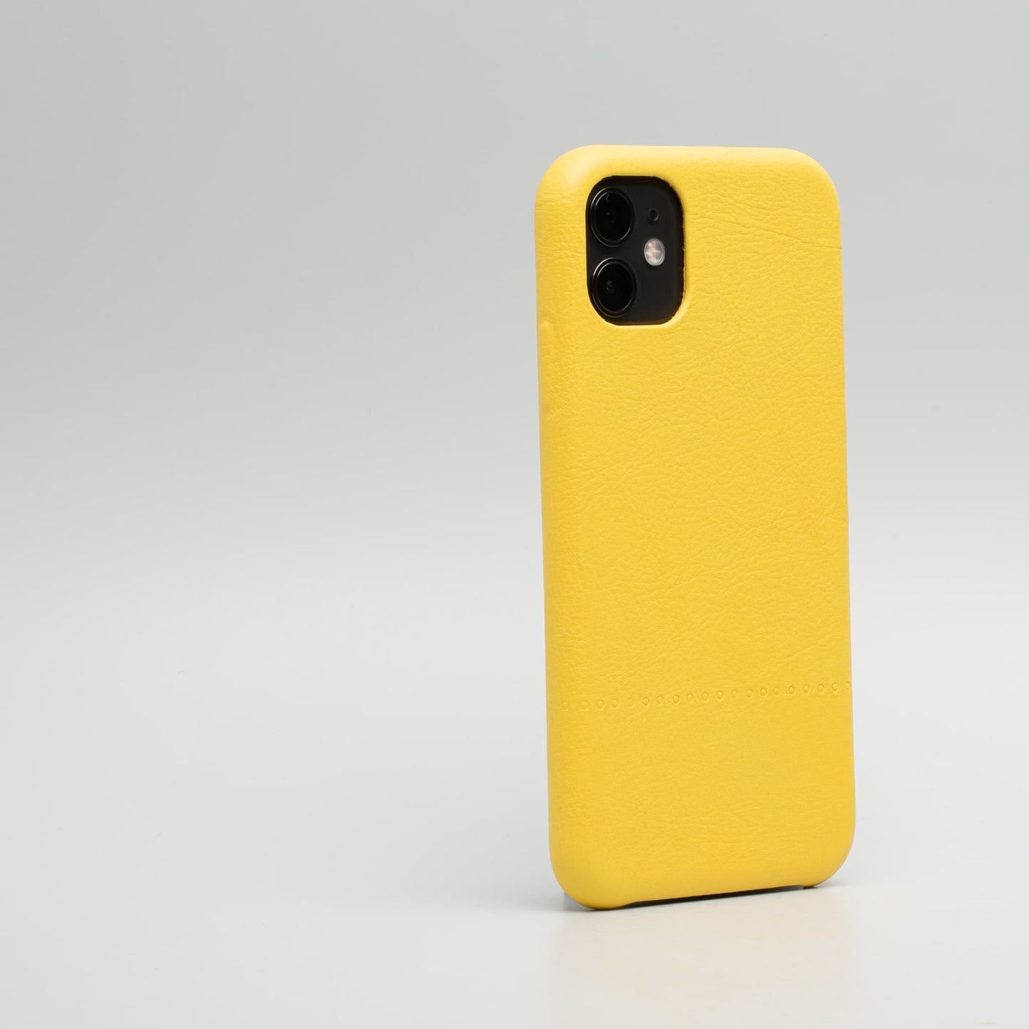 iPhone 11 Handyhülle aus veganem Leder – Yellow