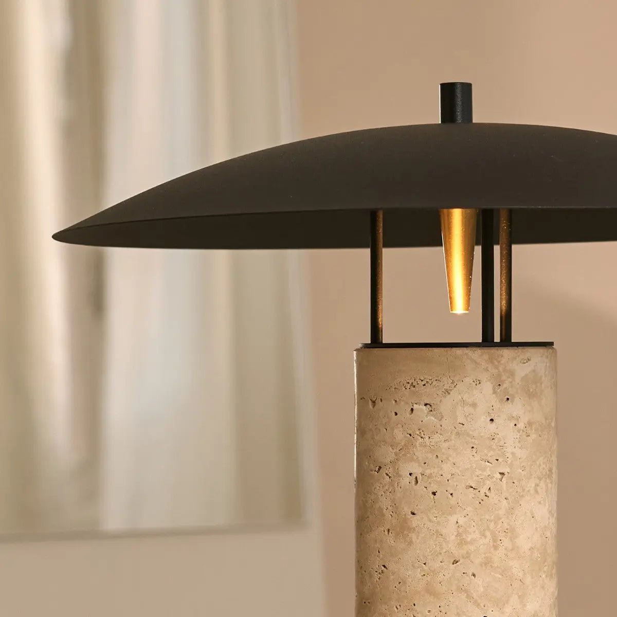 Tischlampe aus Travertin und Metall 35 cm – Modell Nicolaas