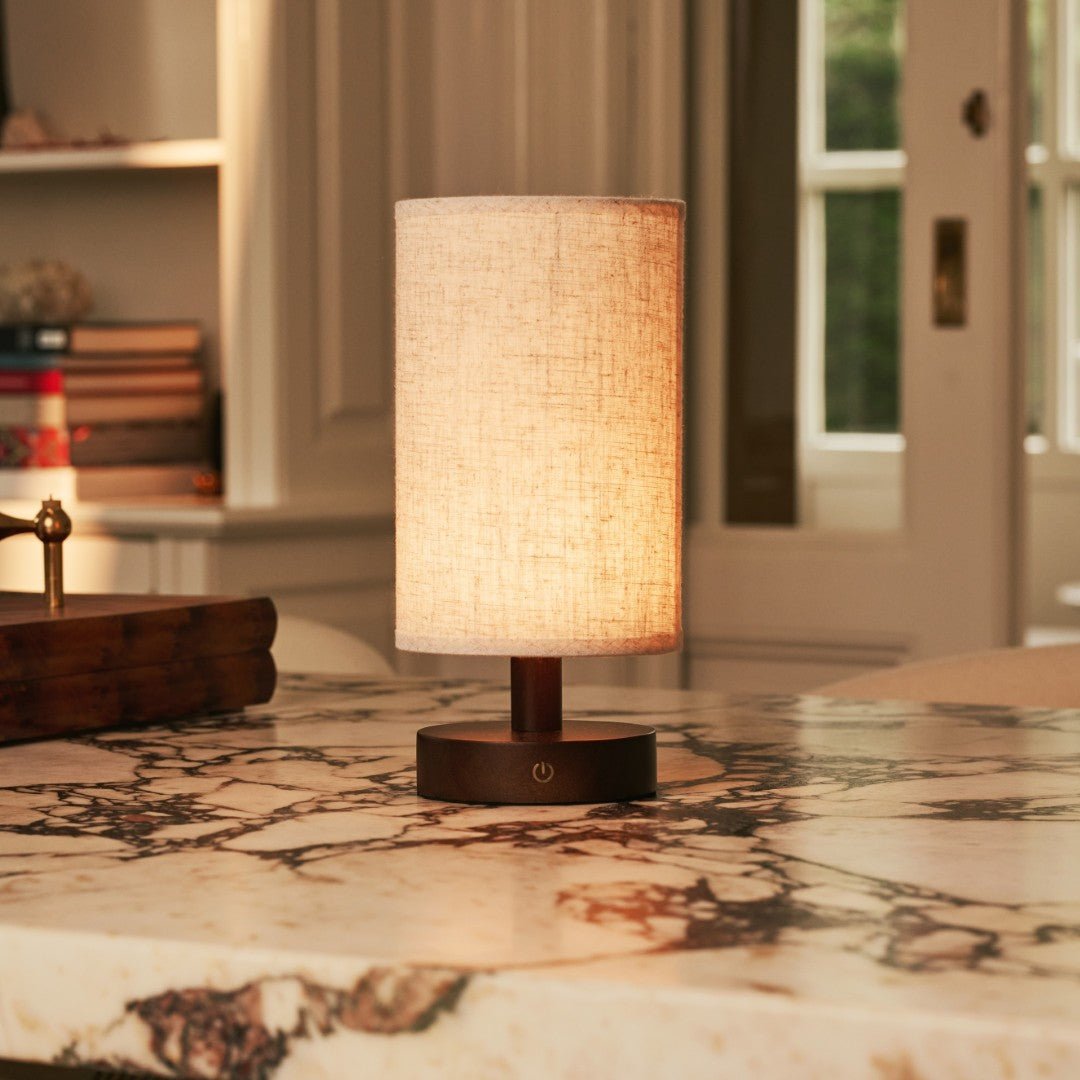 Ben Dunkelbraune Holztischlampe – wiederaufladbar, dimmbar, USB-C