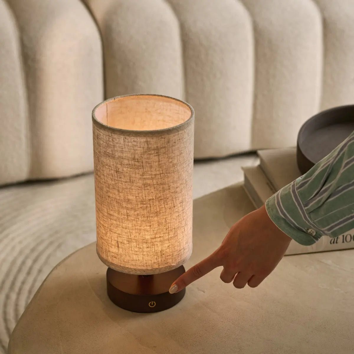 Ben Dunkelbraune Holztischlampe – wiederaufladbar, dimmbar, USB-C