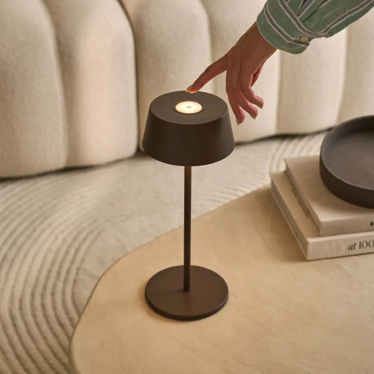 Hugo Mocha Brown Tischlampe – Wiederaufladbar, kabellos & dimmbar