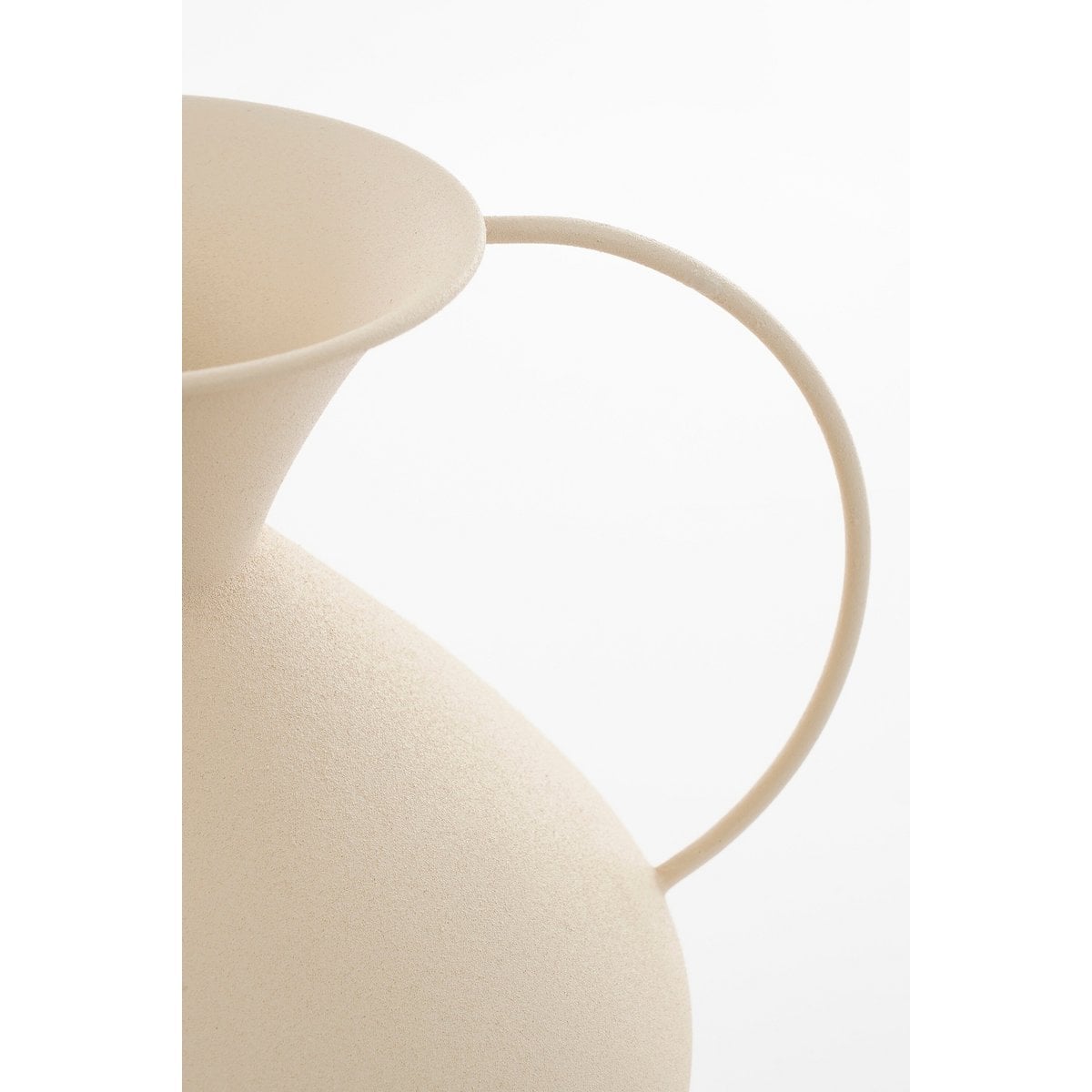 Metallvase mit Henkel - Creme