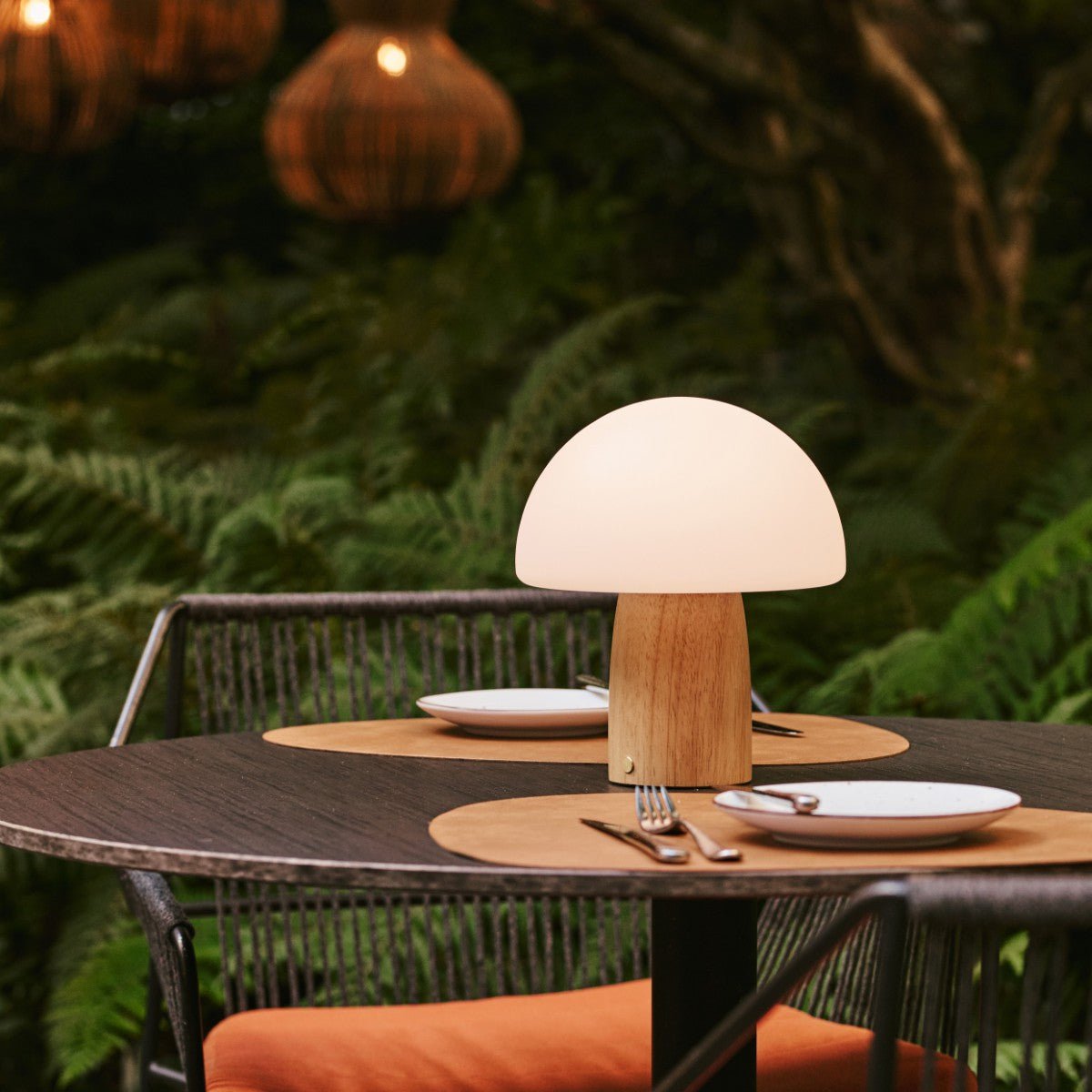 Mia Holztischlampe – Hellbraun, wiederaufladbar & dimmbar