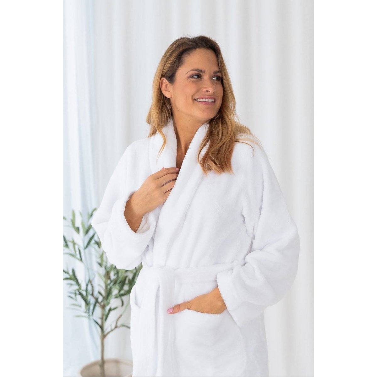 Teddy-Bademantel Weiß – kuschelig, weich & zeitlos