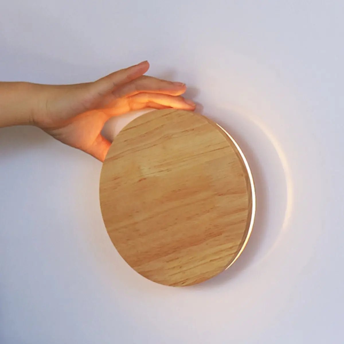 Kabellose Wandleuchte Lou aus Holz