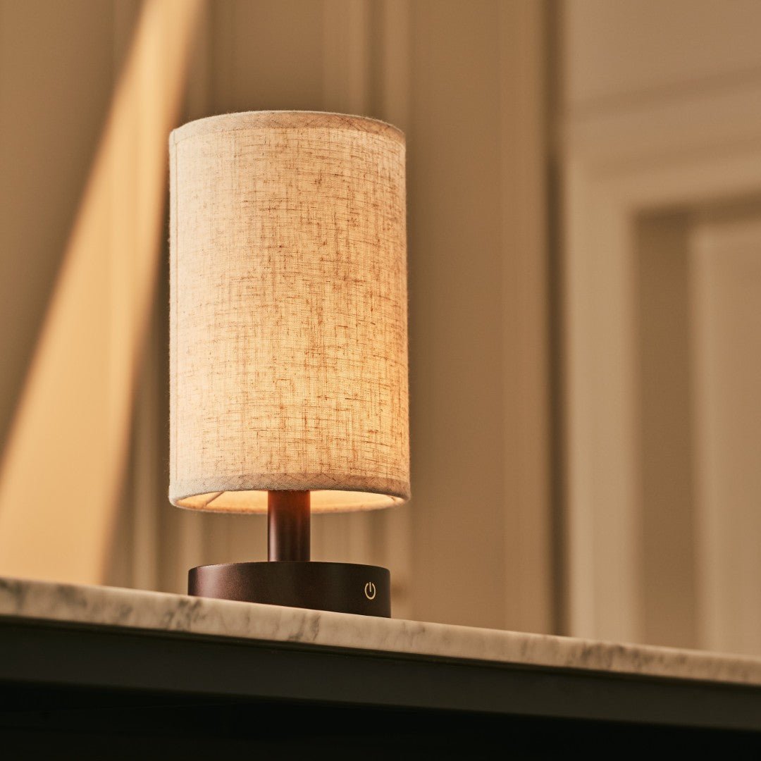 Ben Dunkelbraune Holztischlampe – wiederaufladbar, dimmbar, USB-C