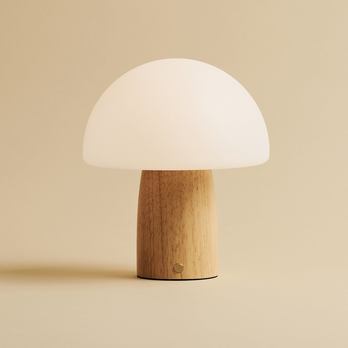 Mia Holztischlampe – Hellbraun, wiederaufladbar & dimmbar
