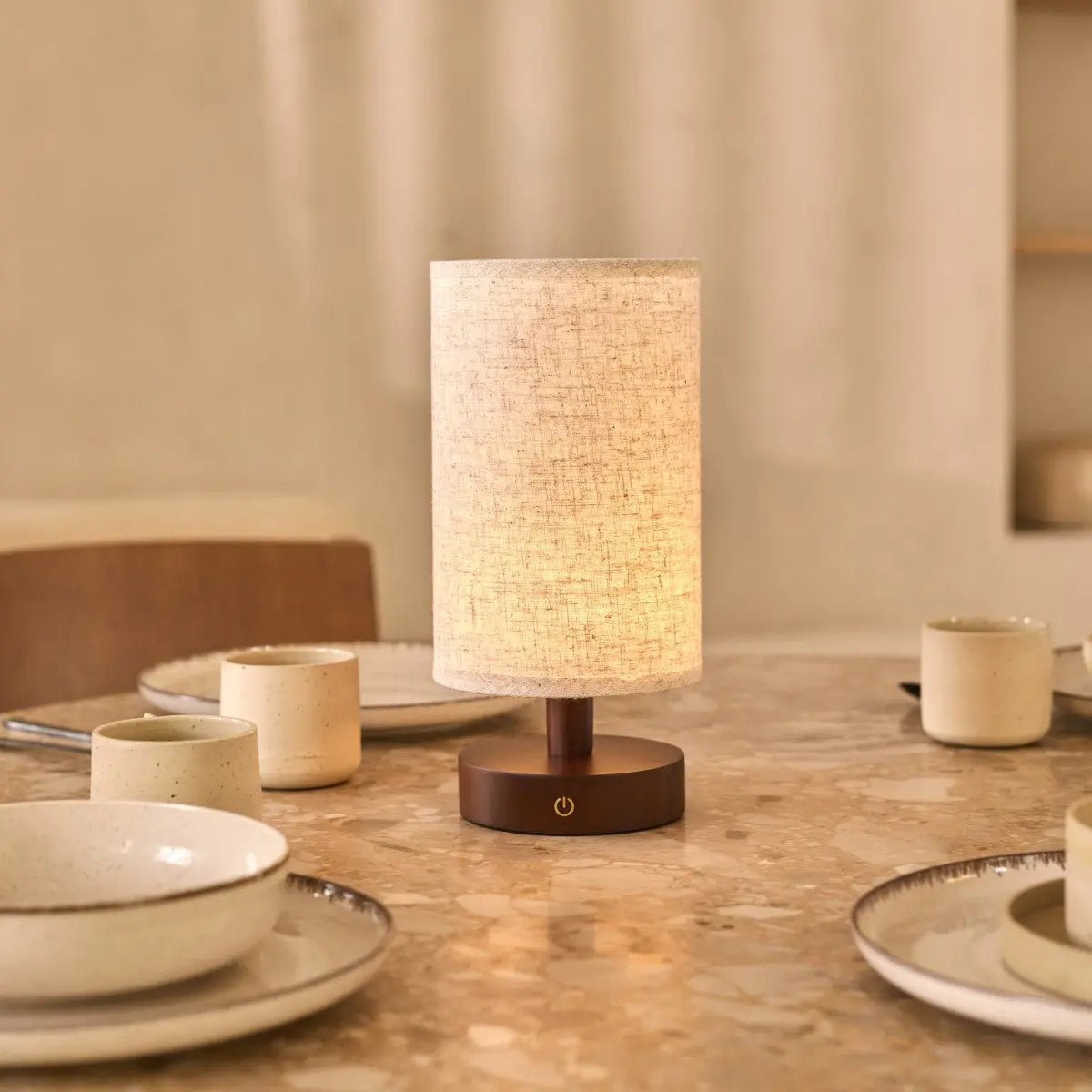 Ben Dunkelbraune Holztischlampe – wiederaufladbar, dimmbar, USB-C