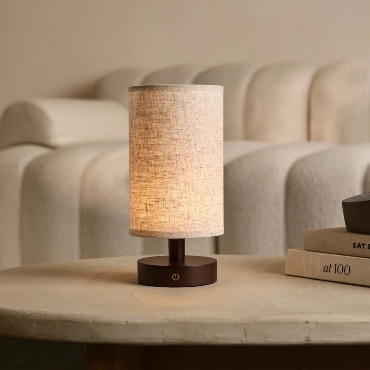 Ben Dunkelbraune Holztischlampe – wiederaufladbar, dimmbar, USB-C