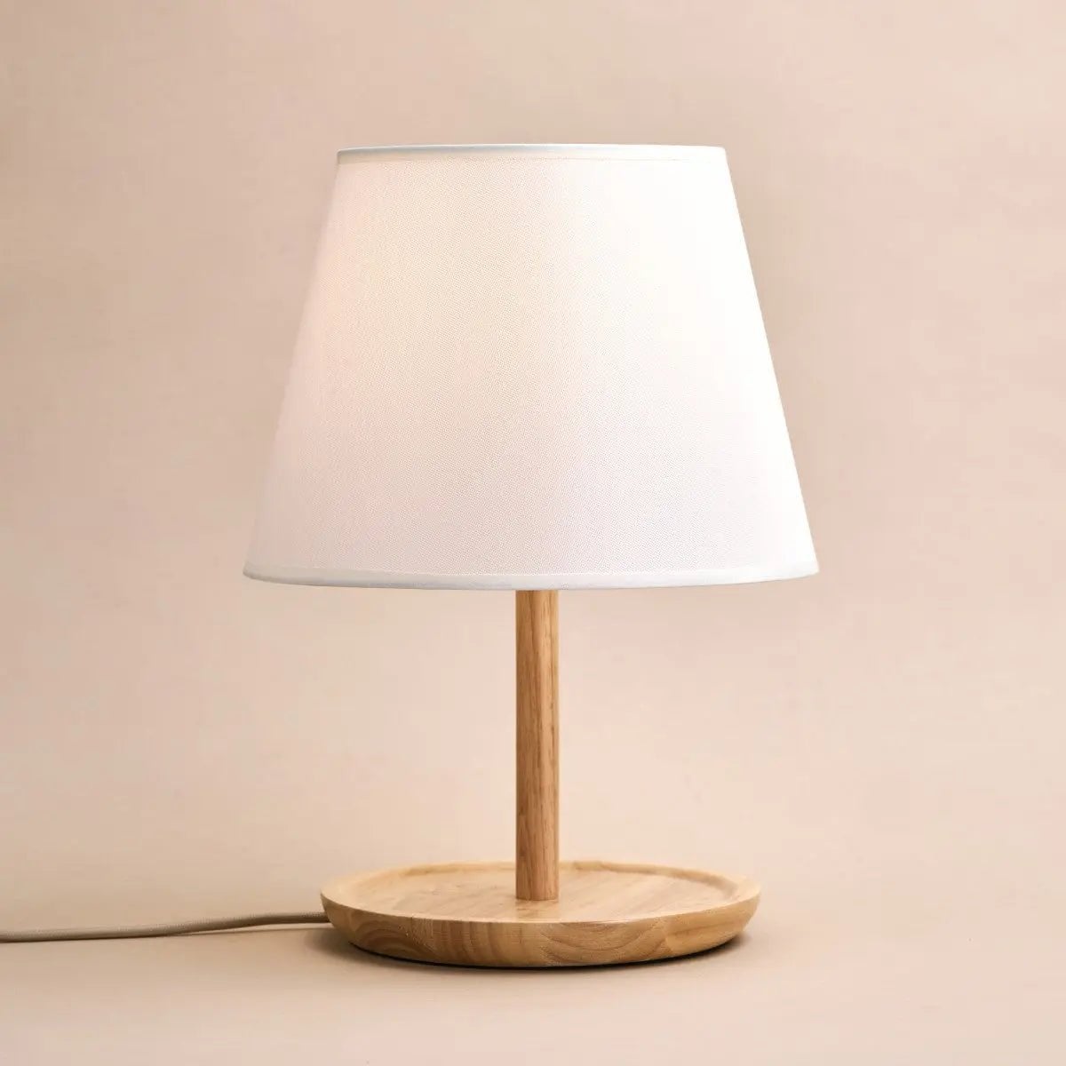 Tischlampe Emily aus Holz und Stoff