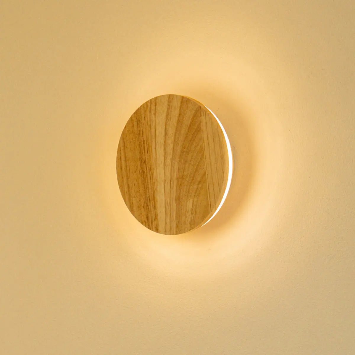 Kabellose Wandleuchte Lou aus Holz