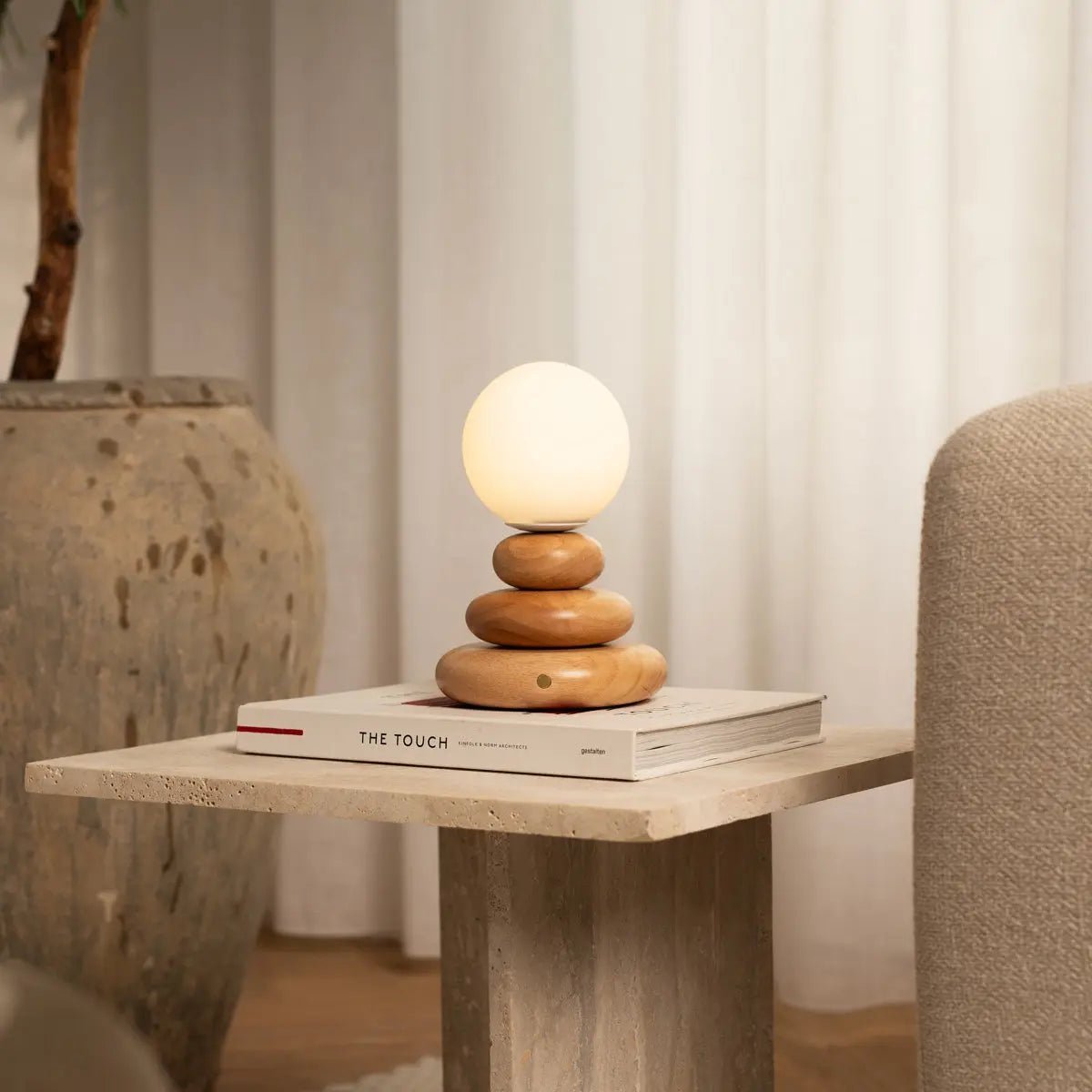 Isabella Tischlampe – Holz & Glas, Kabellos & Dimmbar