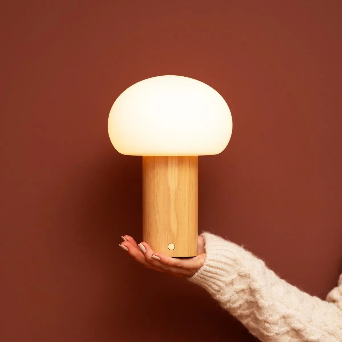 Sam Holztischlampe – Hellbraun mit Glas, wiederaufladbar & dimmbar