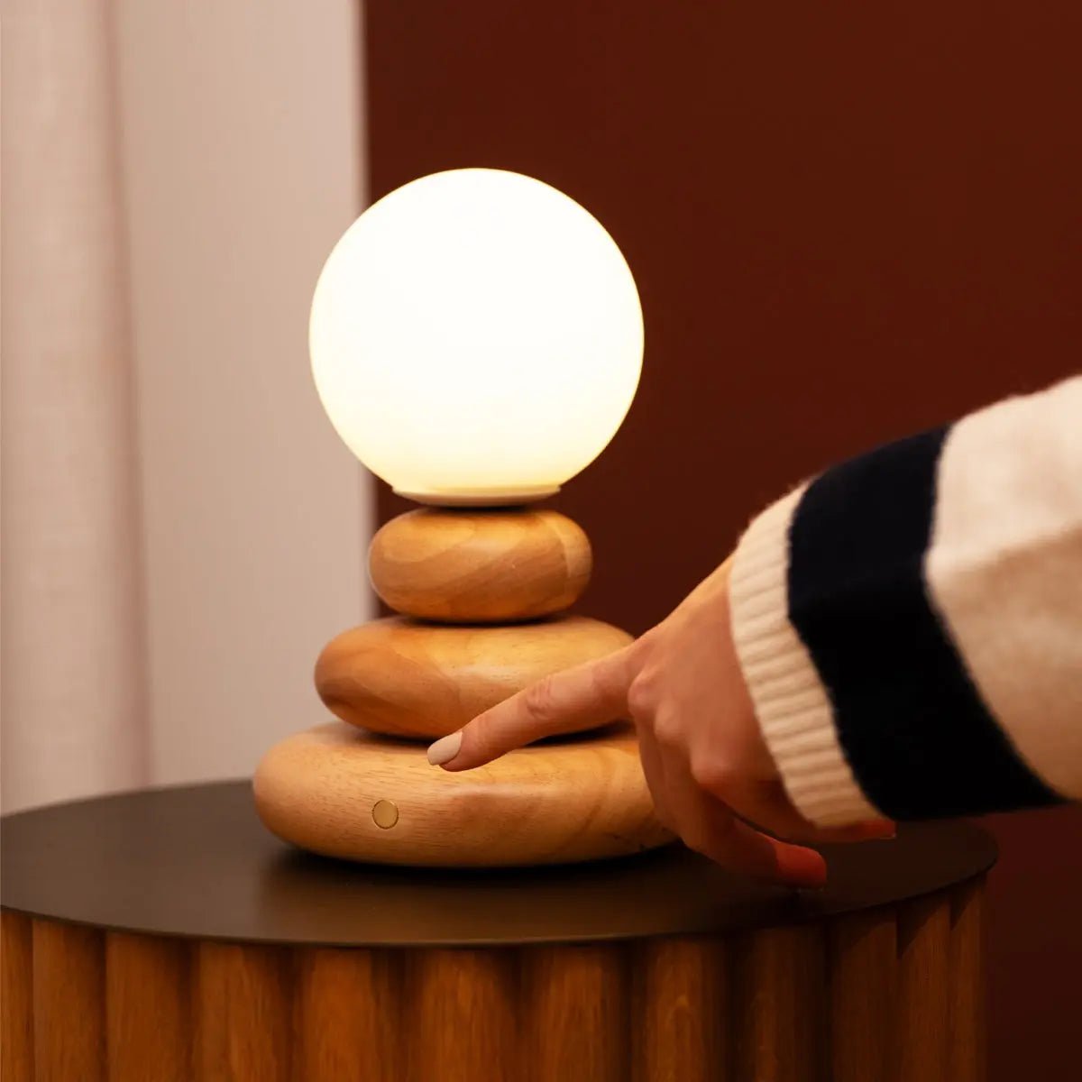 Isabella Tischlampe – Holz & Glas, Kabellos & Dimmbar