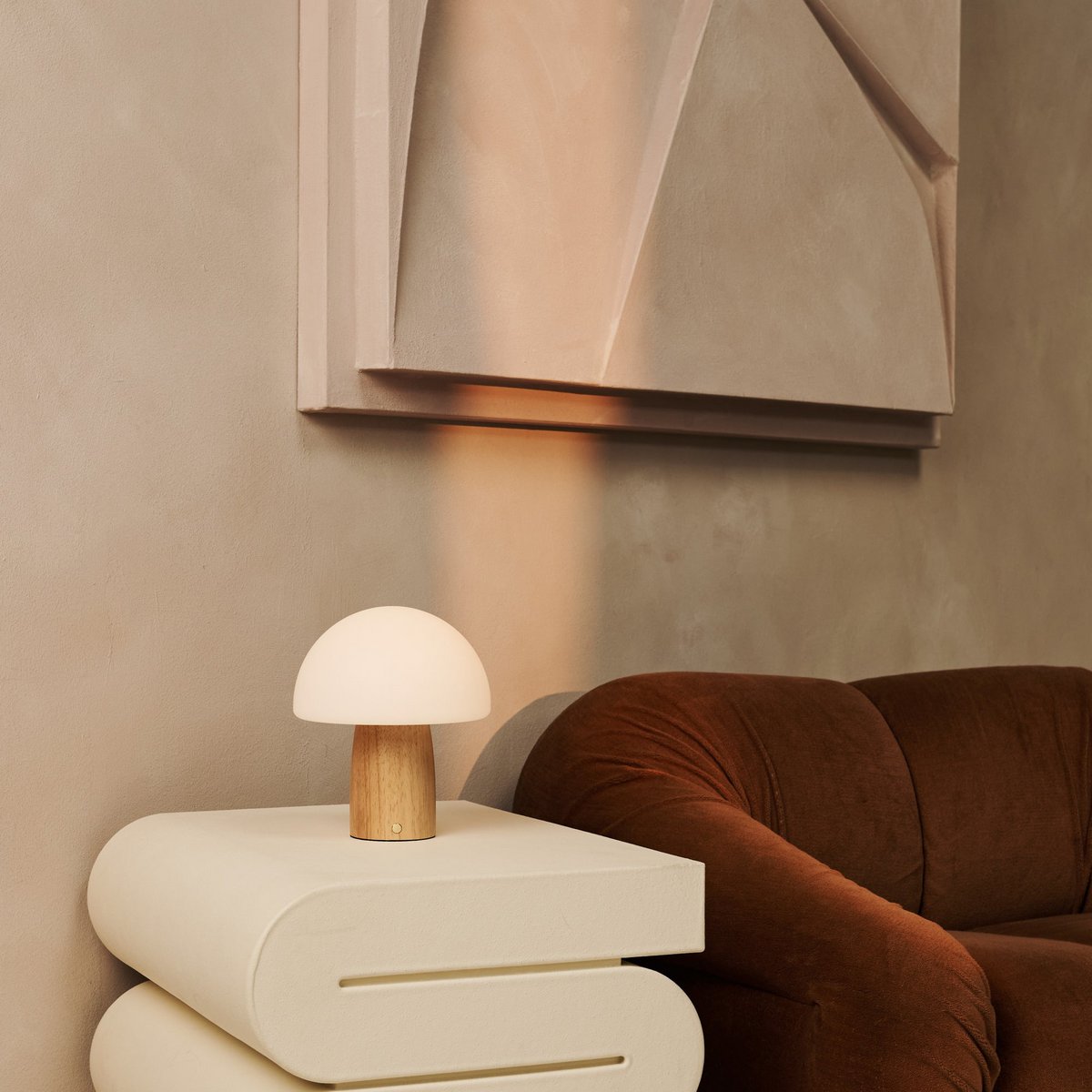 Mia Holztischlampe – Hellbraun, wiederaufladbar & dimmbar