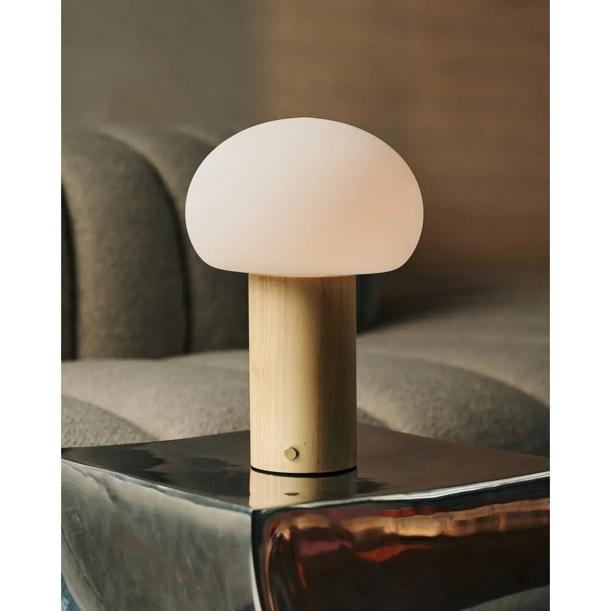 Sam Holztischlampe – Hellbraun mit Glas, wiederaufladbar & dimmbar
