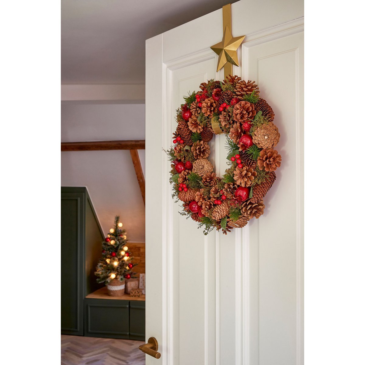 Landon Weihnachtskranz mit Kiefernkegeln – H9 x Ø45 cm – Braun