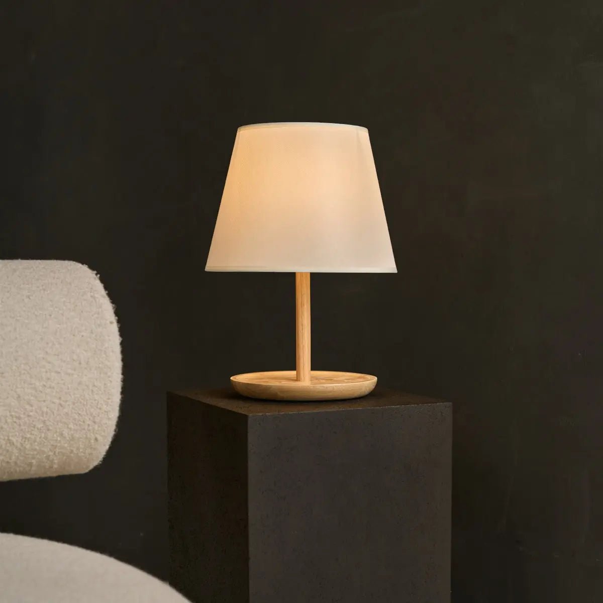 Tischlampe Emily aus Holz und Stoff