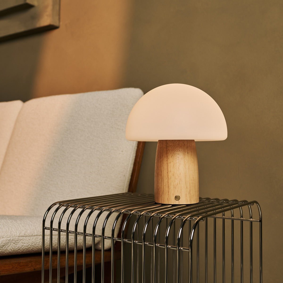 Mia Holztischlampe – Hellbraun, wiederaufladbar & dimmbar