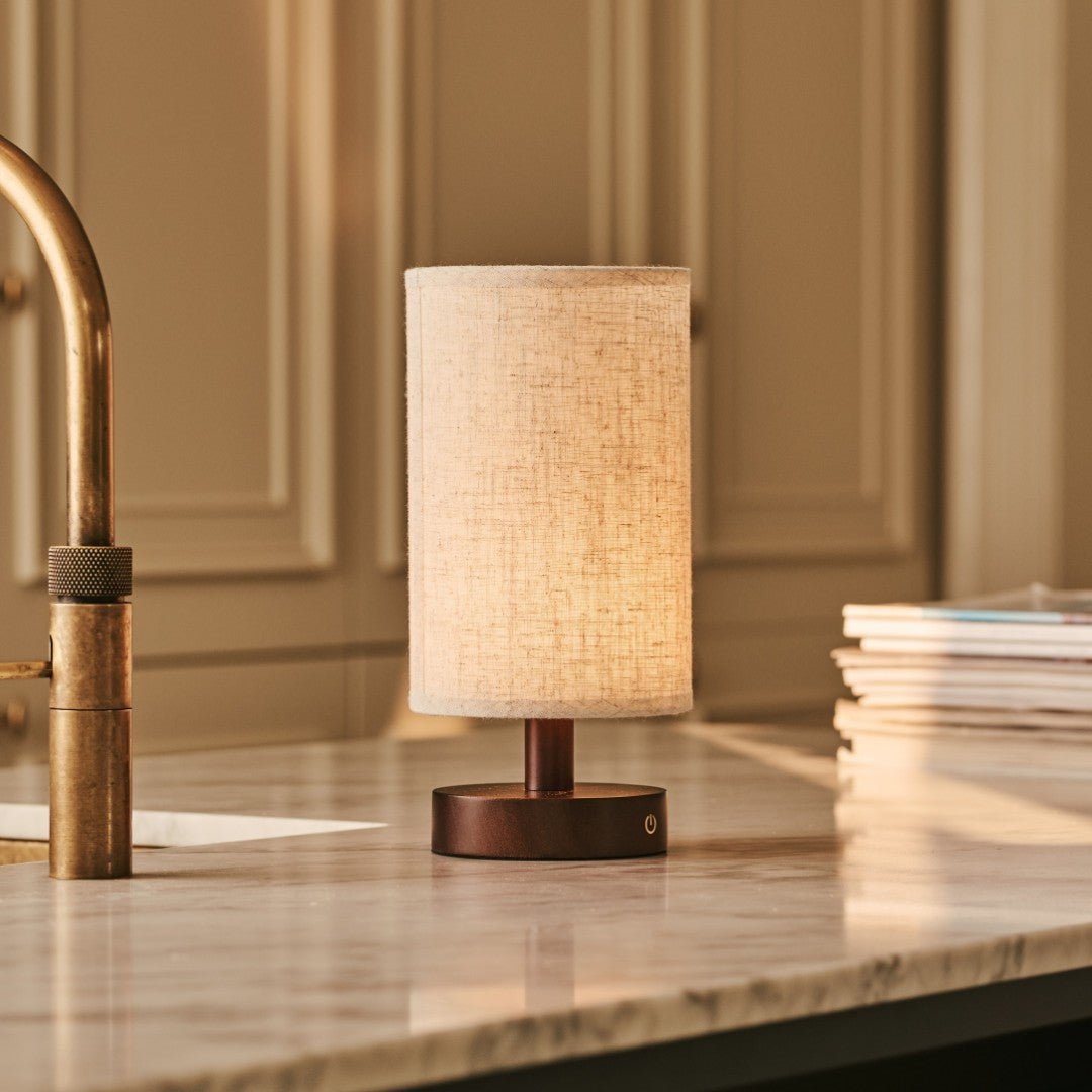 Ben Dunkelbraune Holztischlampe – wiederaufladbar, dimmbar, USB-C