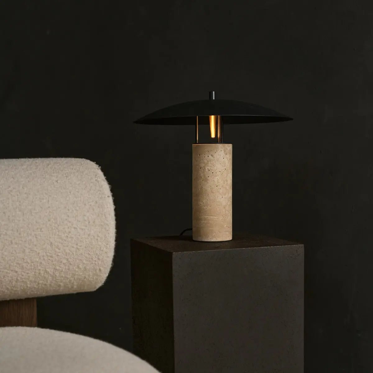 Tischlampe aus Travertin und Metall 35 cm – Modell Nicolaas