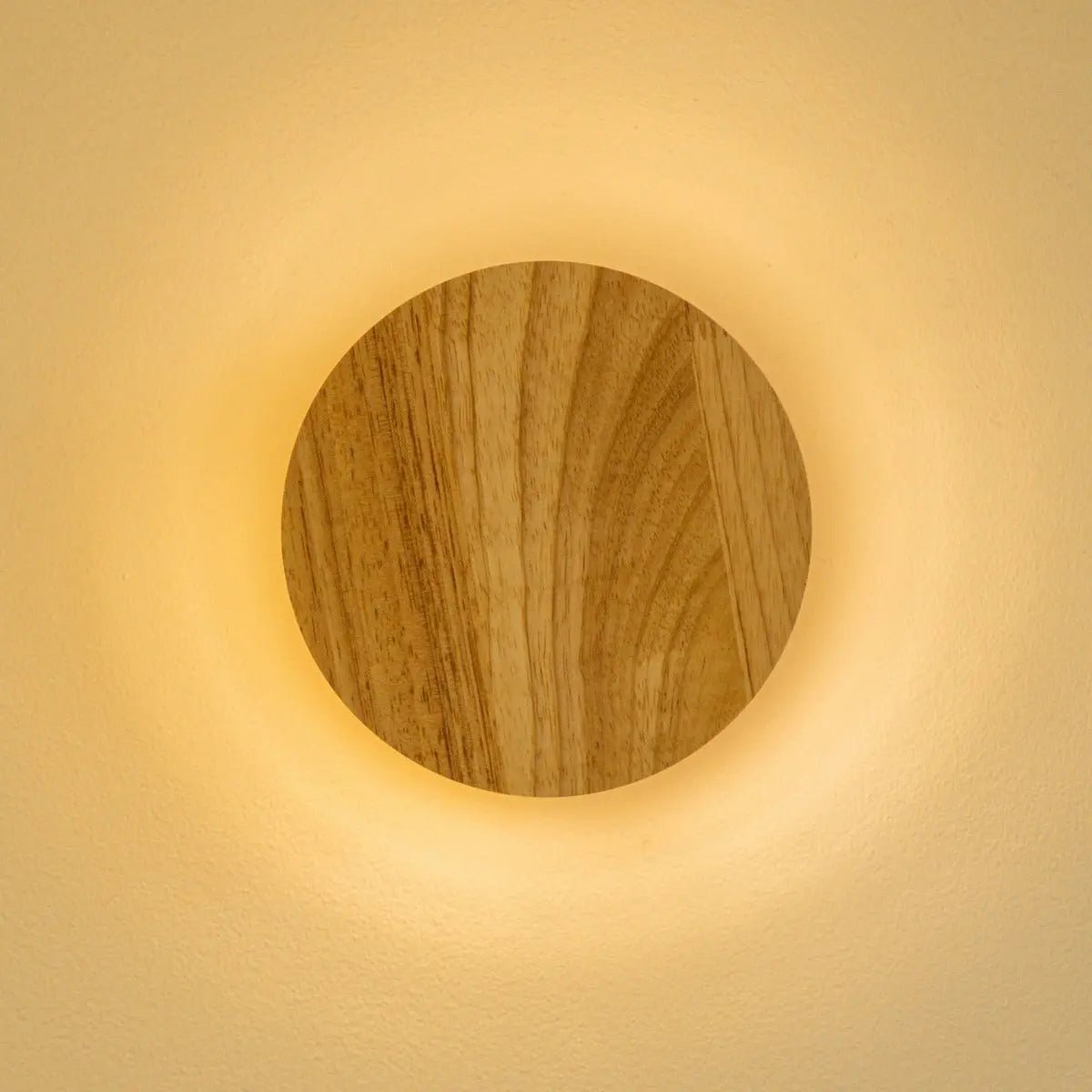 Kabellose Wandleuchte Lou aus Holz