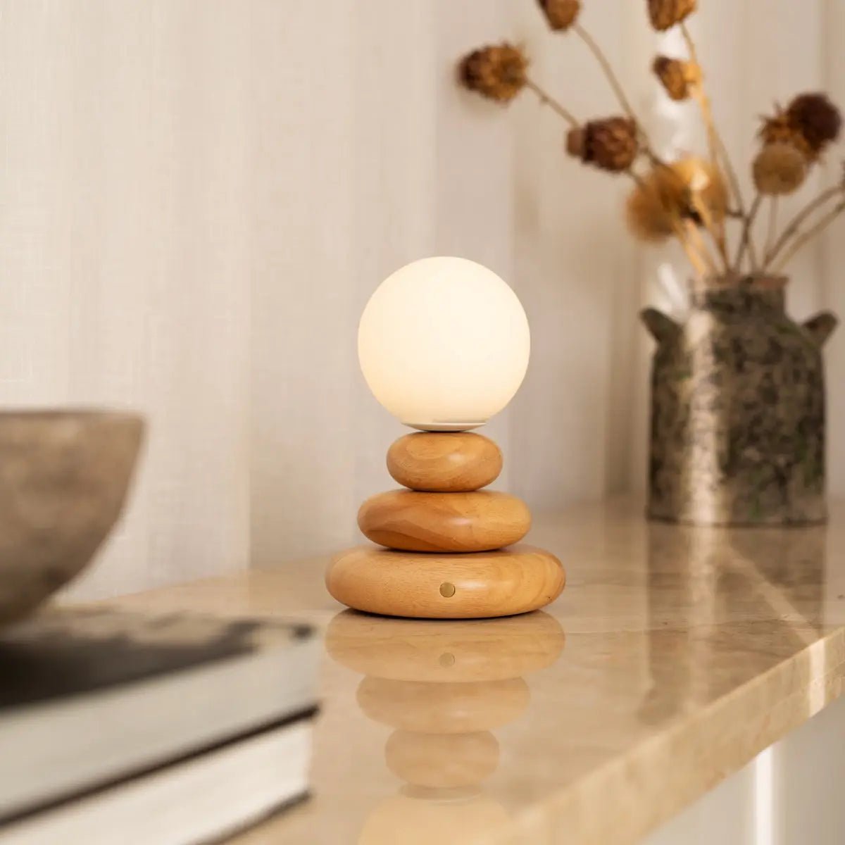 Isabella Tischlampe – Holz & Glas, Kabellos & Dimmbar